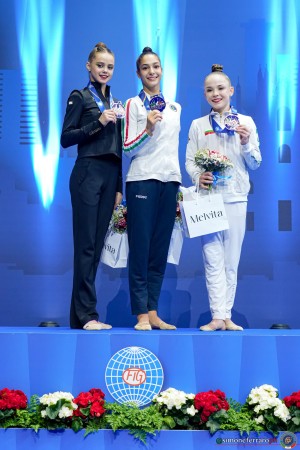 podium hoop sfe03397 copia simone ferraro ph